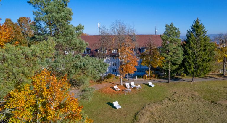 Liegewiese vor dem Zentrum für Psychische Gesundheit