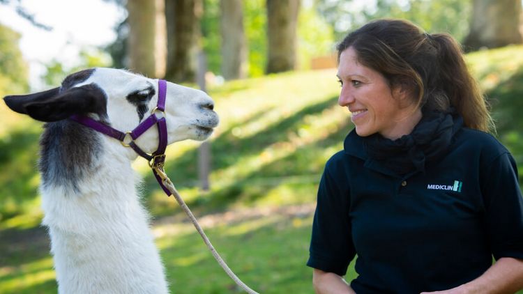 Therapeutin mit Lama